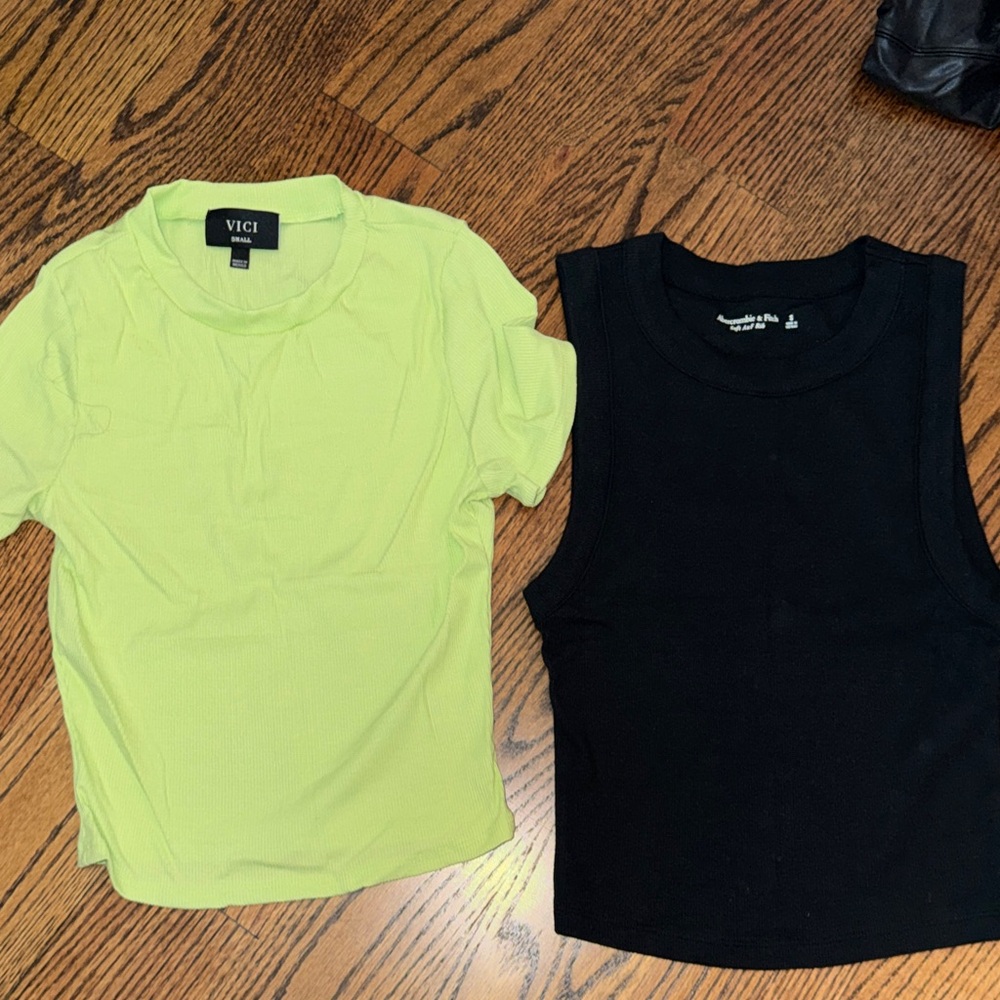 2 Basic Top set size small- vici and and Abercrombie & Fitch-